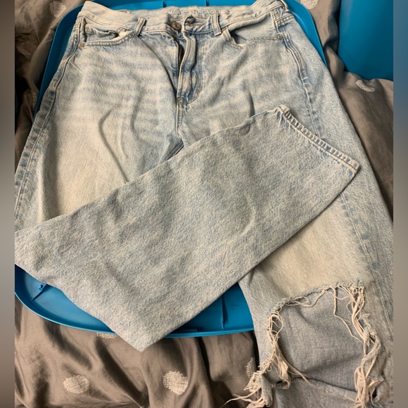 Garage distressed jeans: Size 6 - Picture 3 of 5